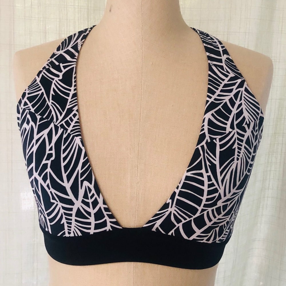 Lululemon Shanti Surf cross back top black / white